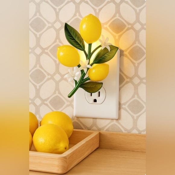 NWT Bath and Body Works Lemons On Branch Nightlight Wallflowers Scent Control - Picture 1 of 3